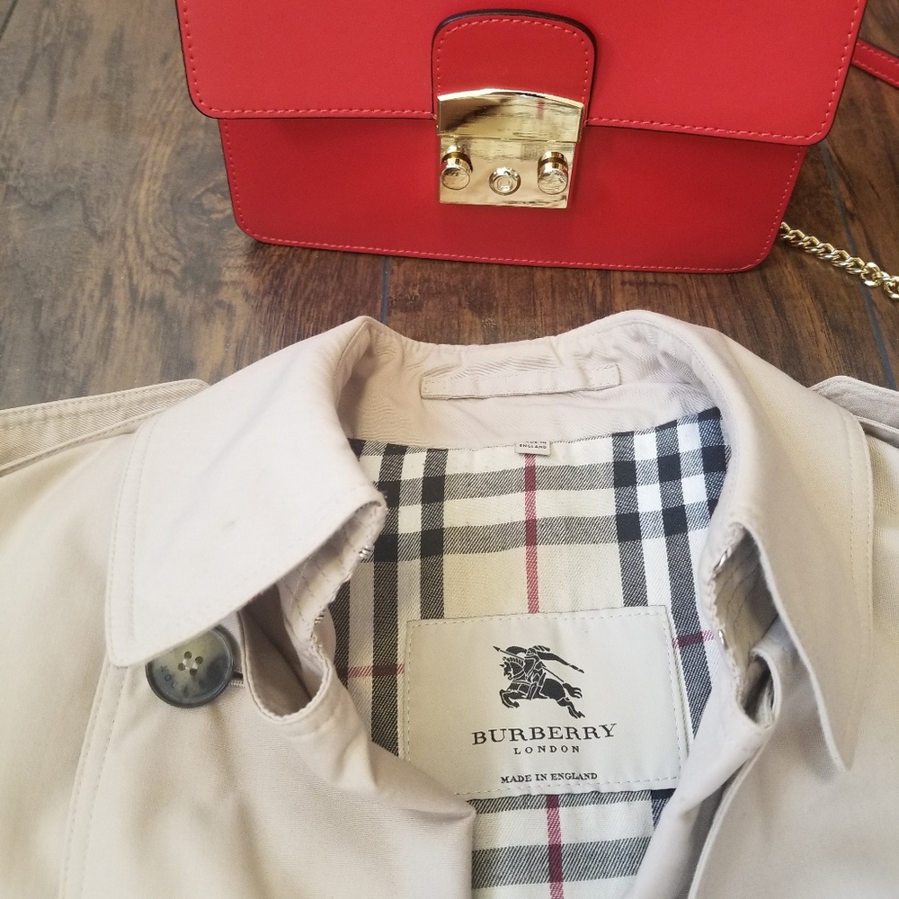 💣SOLD ON MERCARY300 💥Burberry trench coat - Picture 5 of 8